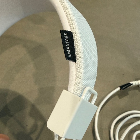Urbanears Plattan 2 Bluetooth Wireless Headphones in White - Picture 2 of 7